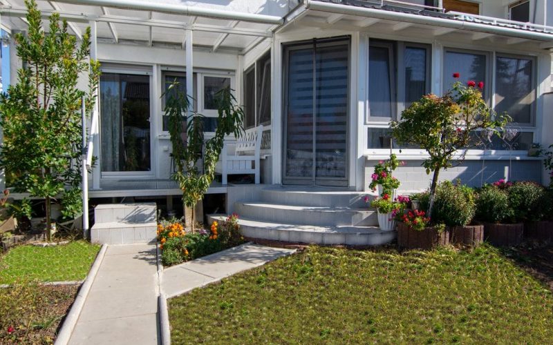 Idyllisch und zentrumsnah gelegene Eigentumswohnung mit Einliegerwohnung, Süd-Terrasse und Garten
