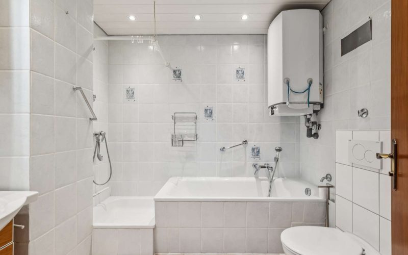 107cbeb8-34bc-4a30-af83-7d50f95256c0-2003984028