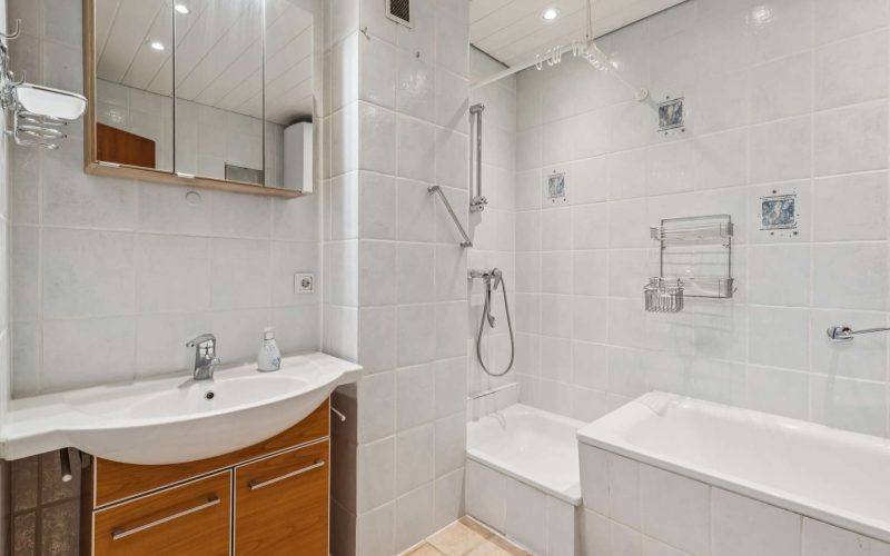 3205894b-3eb0-43b9-9f2a-c1d1e43f529a-2003984029