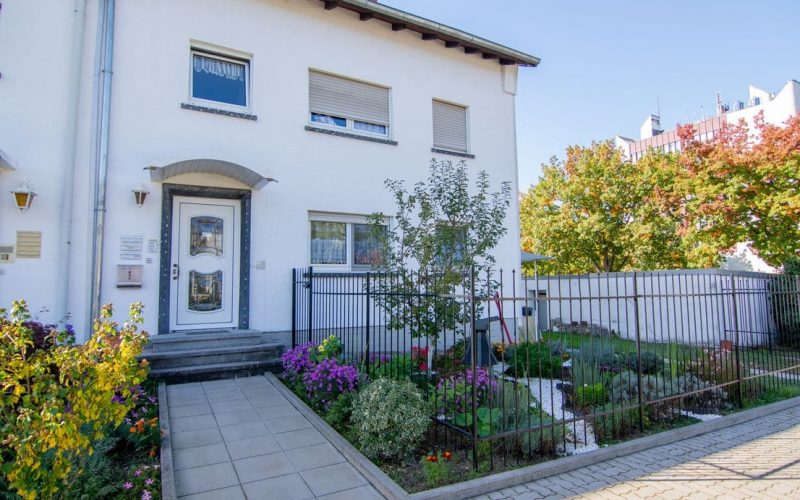 Idyllisch und zentrumsnah gelegene Eigentumswohnung mit Einliegerwohnung, Süd-Terrasse und Garten