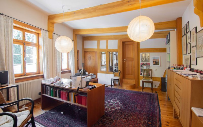 Außergewöhnliches Einfamilienhaus mit Atelier, Nebengebäude und atemberaubender Aussichtslage-14
