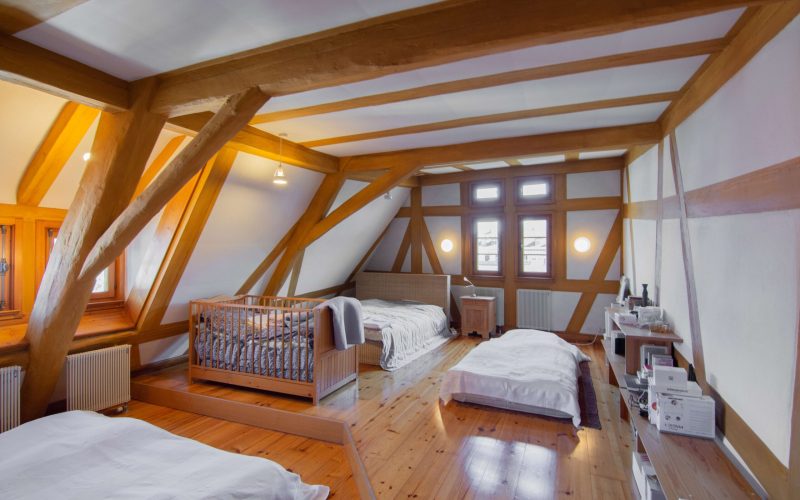 Außergewöhnliches Einfamilienhaus mit Atelier, Nebengebäude und atemberaubender Aussichtslage-16