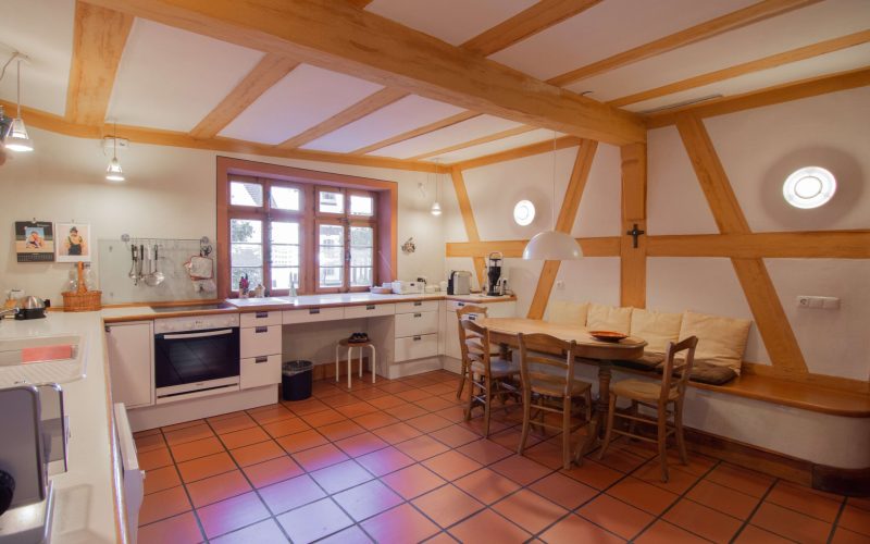Außergewöhnliches Einfamilienhaus mit Atelier, Nebengebäude und atemberaubender Aussichtslage-7