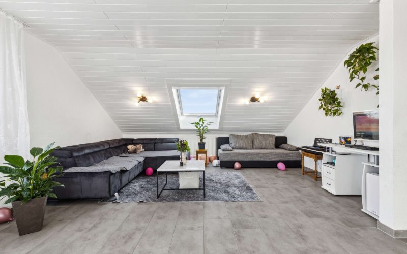 Charmante Dachgeschosswohnung in Graben-Neudorf-11