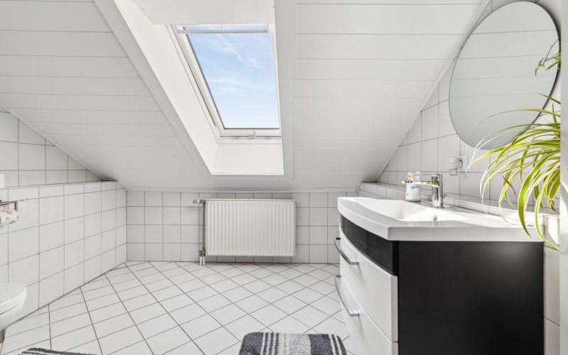 Charmante Dachgeschosswohnung in Graben-Neudorf-6