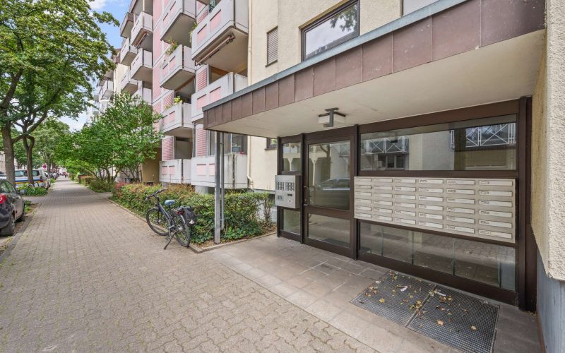 Charmante Dachgeschosswohnung mit viel Potenzial in beliebter Lage von Karlsruhe-2