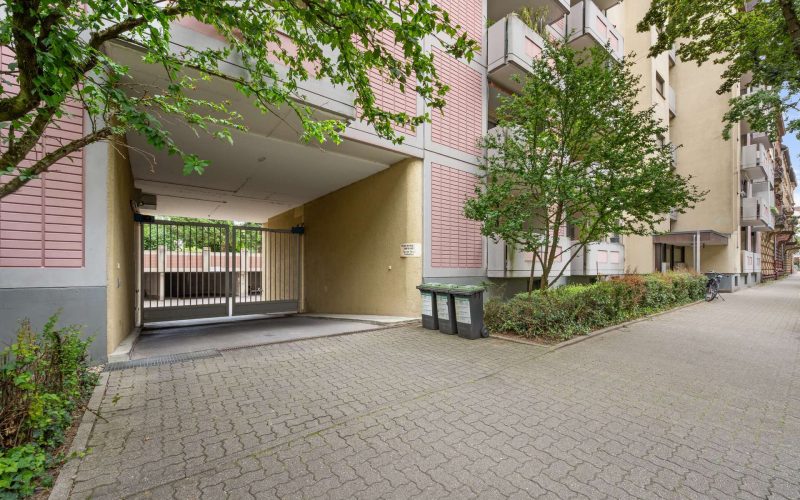 Charmante Dachgeschosswohnung mit viel Potenzial in beliebter Lage von Karlsruhe-3