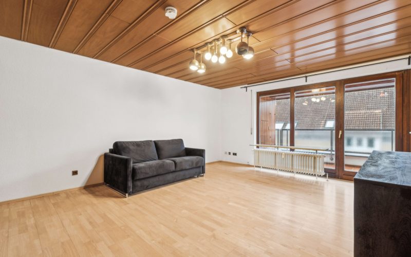 Charmantes teilrenoviertes 1-Zimmer-Apartment mit Balkon in bester Lage von Karlsruhe-2