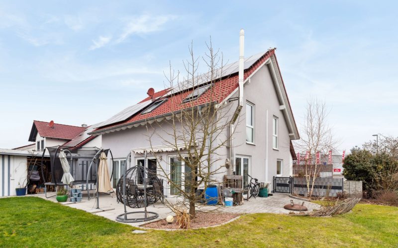 Einziehen und Wohlfühlen - idyllisches, freistehendes Einfamilienhaus mit großem Grundstück-2
