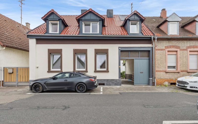 Familienfreundliches Einfamilienhaus mit großem Garten in ruhiger Lage von Karlsruhe-1