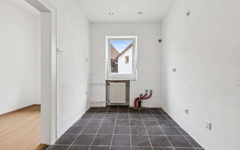 Familienfreundliches Einfamilienhaus mit großem Garten in ruhiger Lage von Karlsruhe-8