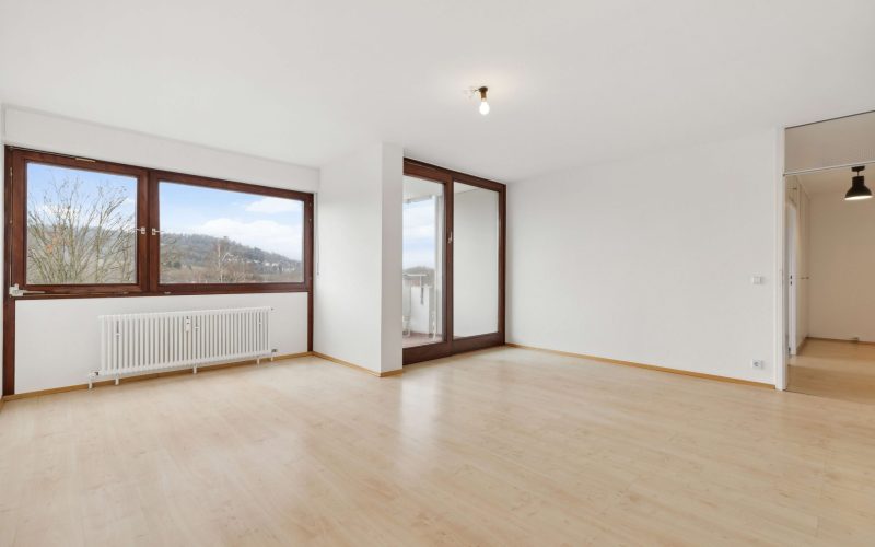 Helle und gepflegte 2-Zimmer-Wohnung mit zwei Balkonen in bester Lage mit fantastischem Ausblick-1