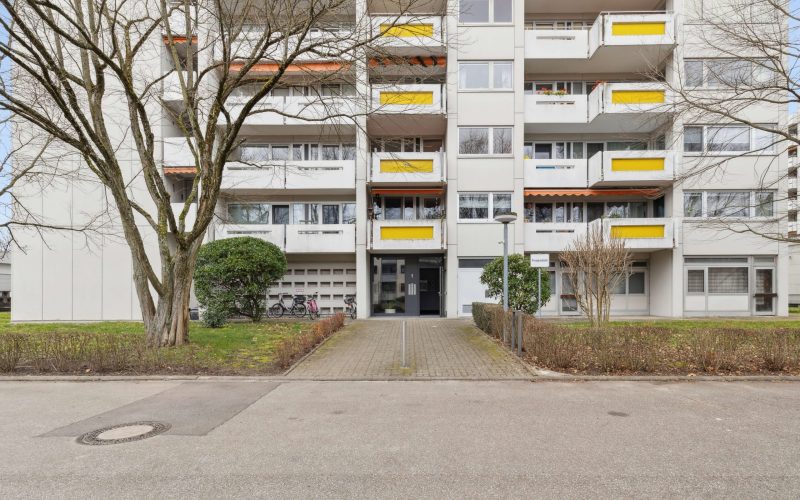 Helle und gepflegte 2-Zimmer-Wohnung mit zwei Balkonen in bester Lage mit fantastischem Ausblick-19