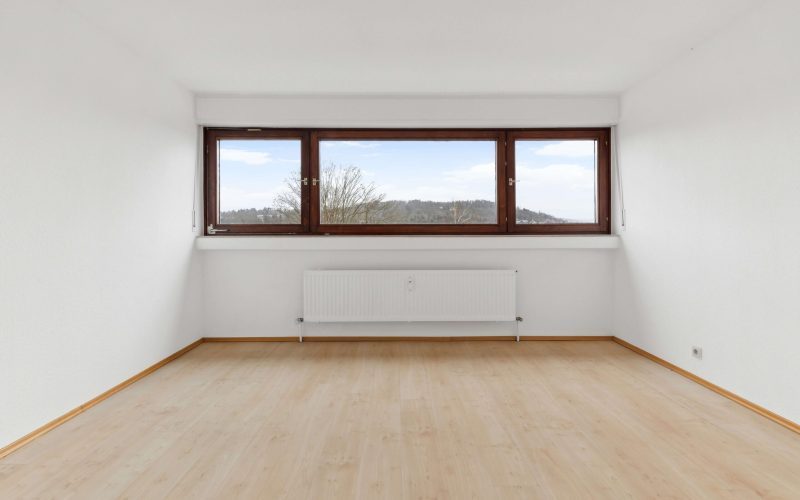 Helle und gepflegte 2-Zimmer-Wohnung mit zwei Balkonen in bester Lage mit fantastischem Ausblick-3