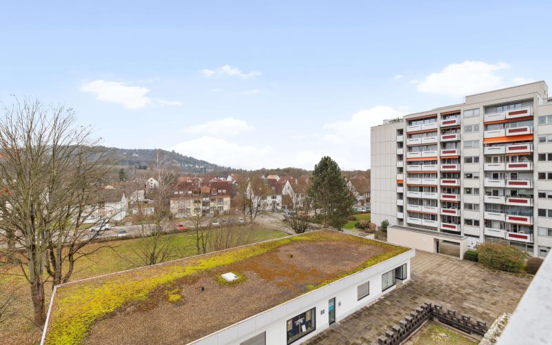 Helle und gepflegte 2-Zimmer-Wohnung mit zwei Balkonen in bester Lage mit fantastischem Ausblick-9