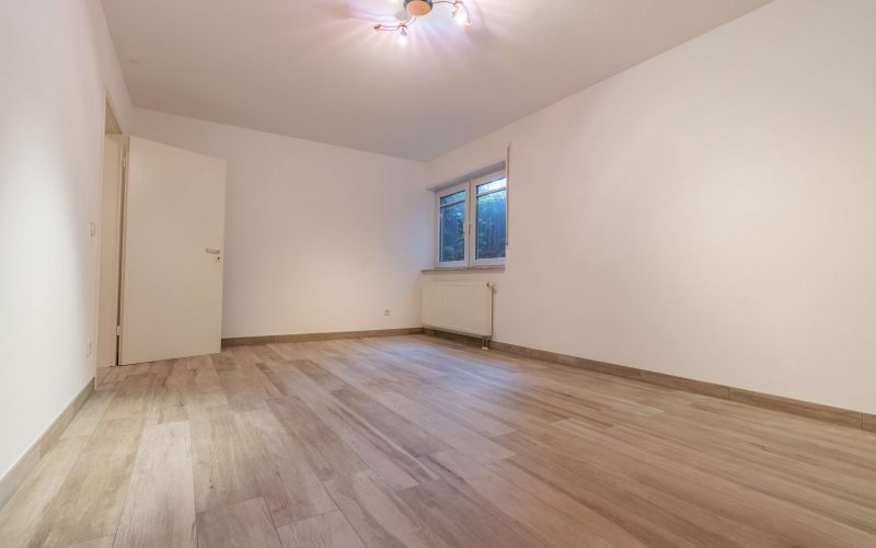 Moderne und geräumige 3,5 Zimmer-Wohnung im Erdgeschoss und Souterrain in bester Lage-13