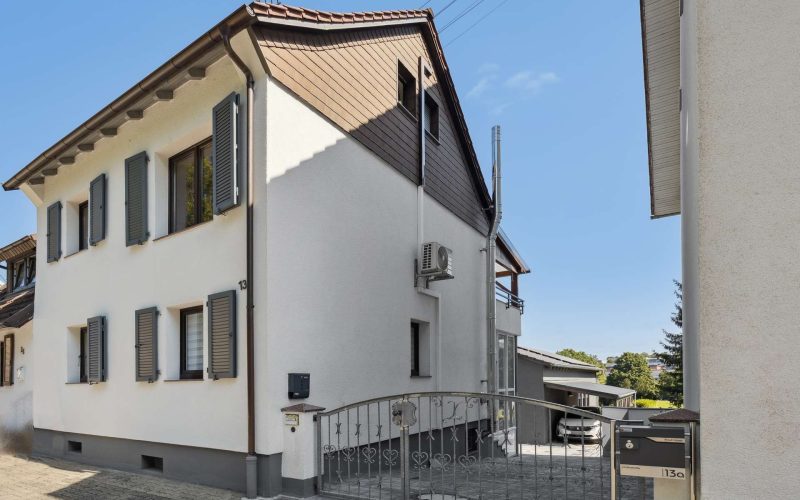 Sehr gepflegtes Einfamilienhaus - gute Lage und Top-Aussicht inklusive-1