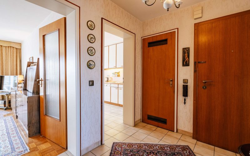 Sofort frei! Helle und äußerst gepflegte 4-Zimmerwohnung mit Balkon und herrlicher Aussicht-11