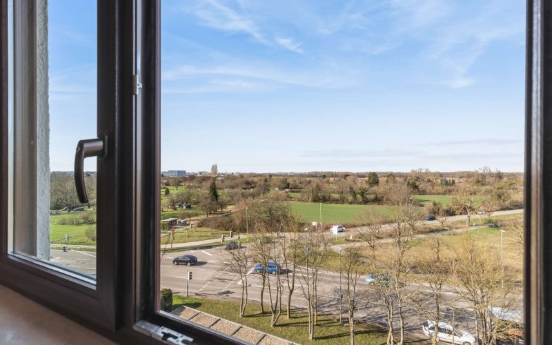 a2428084-0c03-4025-ad4d-e51127f24351-2003984030