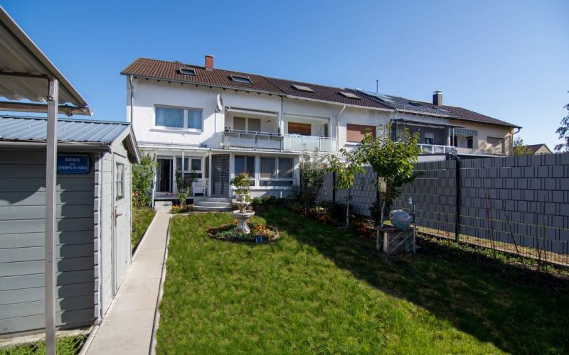 Idyllisch und zentrumsnah gelegene Eigentumswohnung mit Einliegerwohnung, Süd-Terrasse und Garten