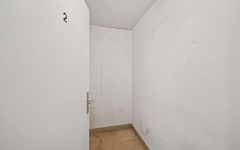 ccc14b27-8cb4-4fc4-a929-8752a02e3e5a-2001423781